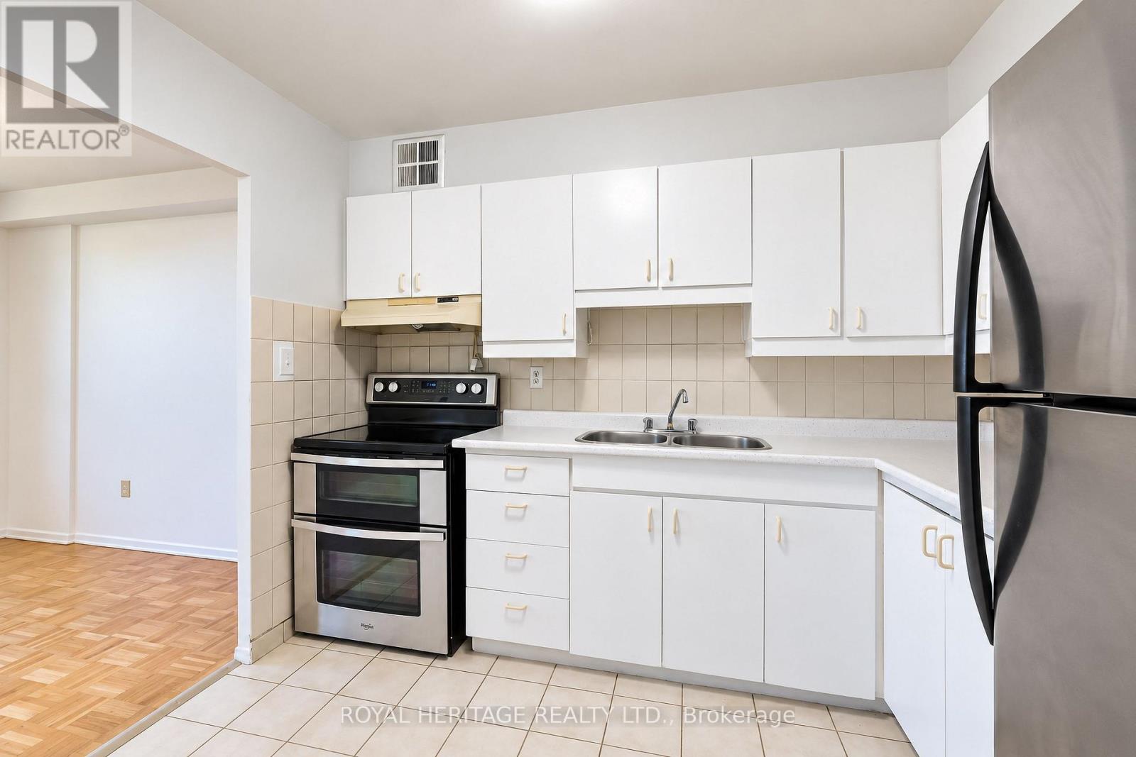 #603 10 EDGECLIFF GOLFWAY - 18