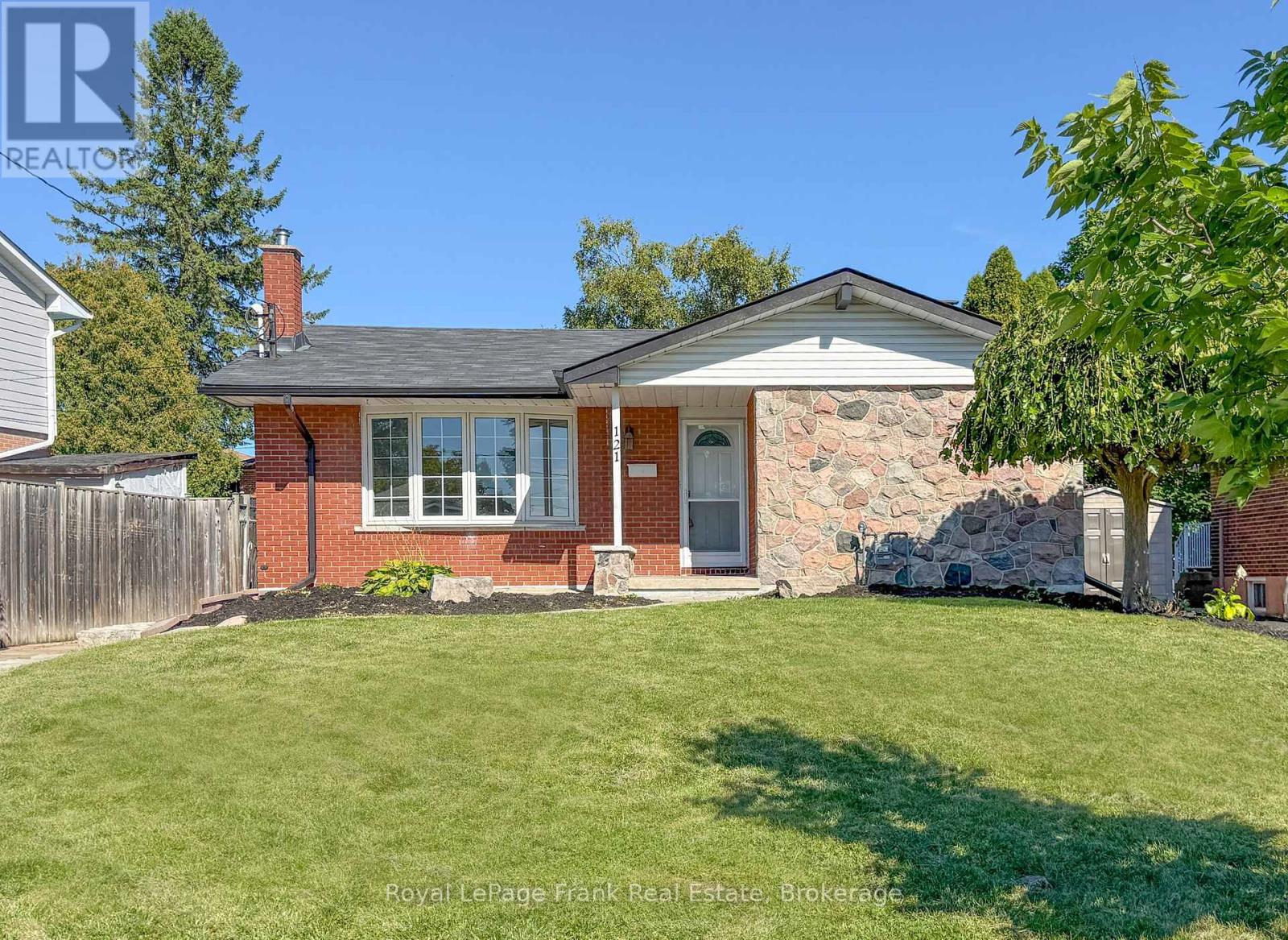 121 LABRADOR DRIVE - 1