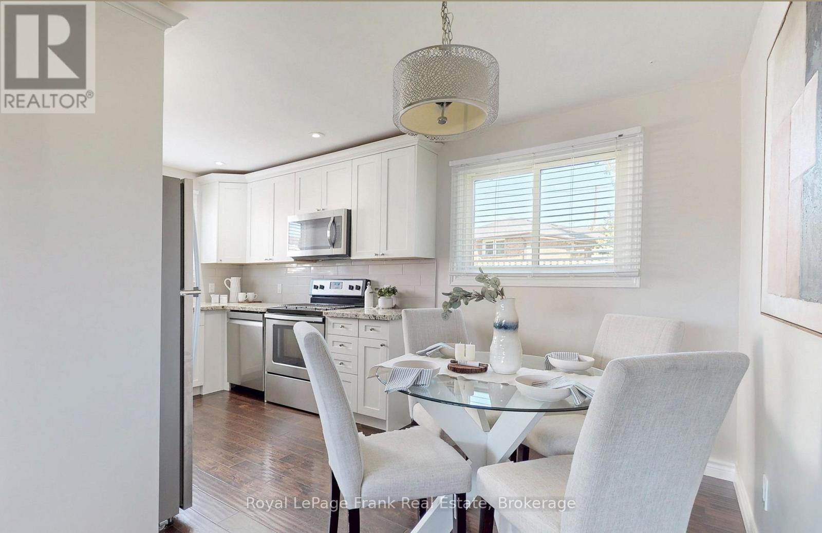 121 LABRADOR DRIVE - 12