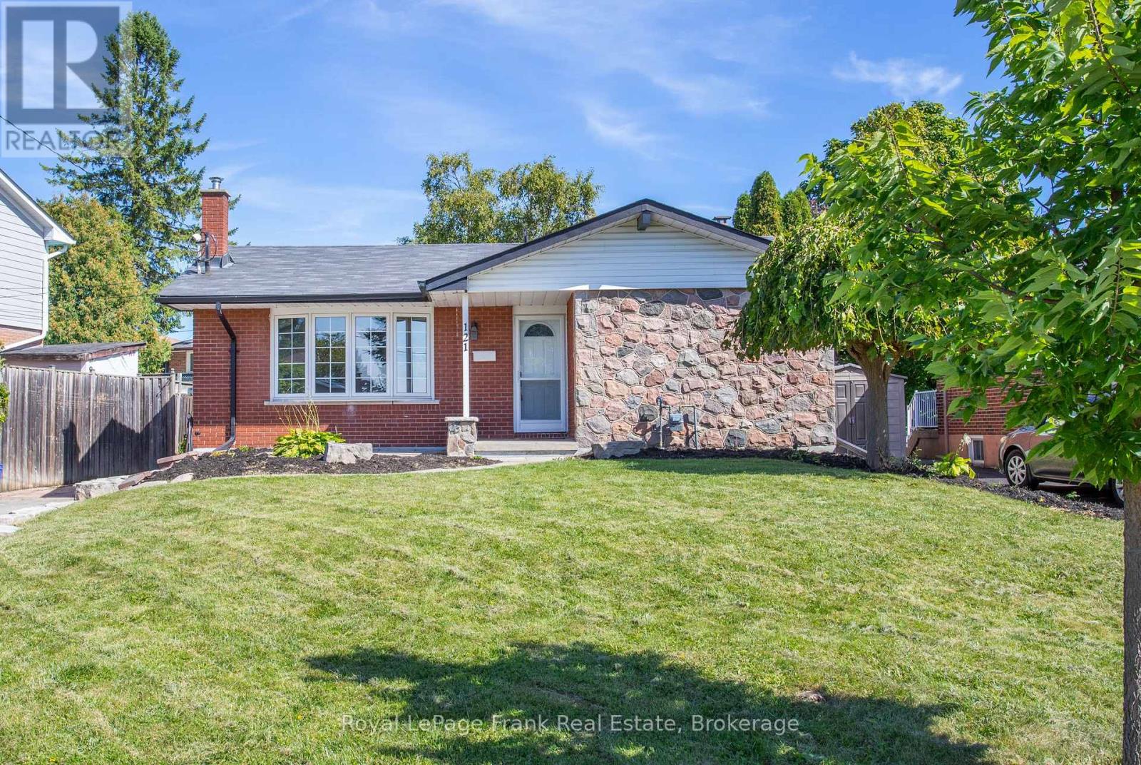 121 LABRADOR DRIVE - 2