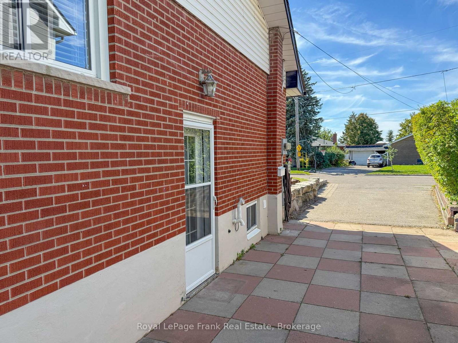 121 LABRADOR DRIVE - 23