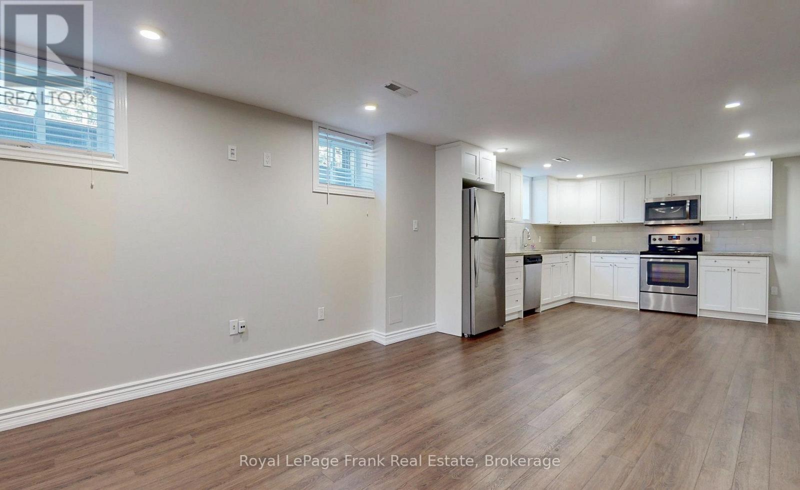 121 LABRADOR DRIVE - Image 24