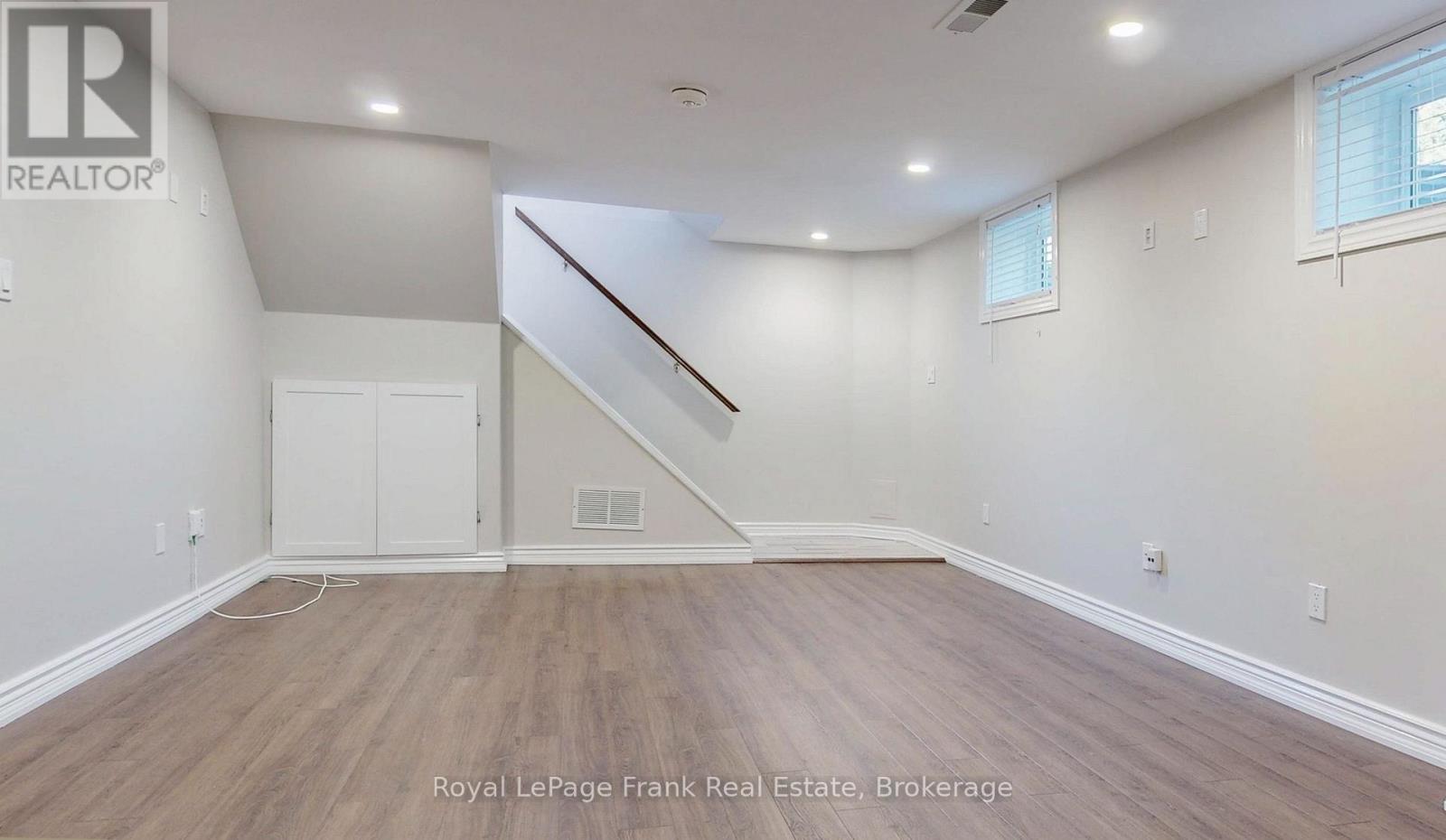 121 LABRADOR DRIVE - 27