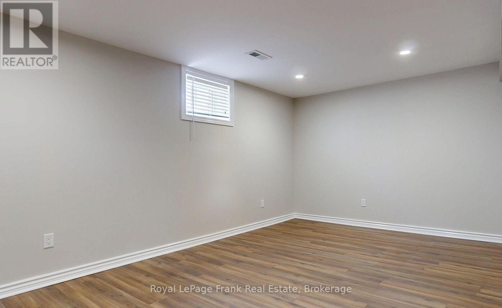 121 LABRADOR DRIVE - 28