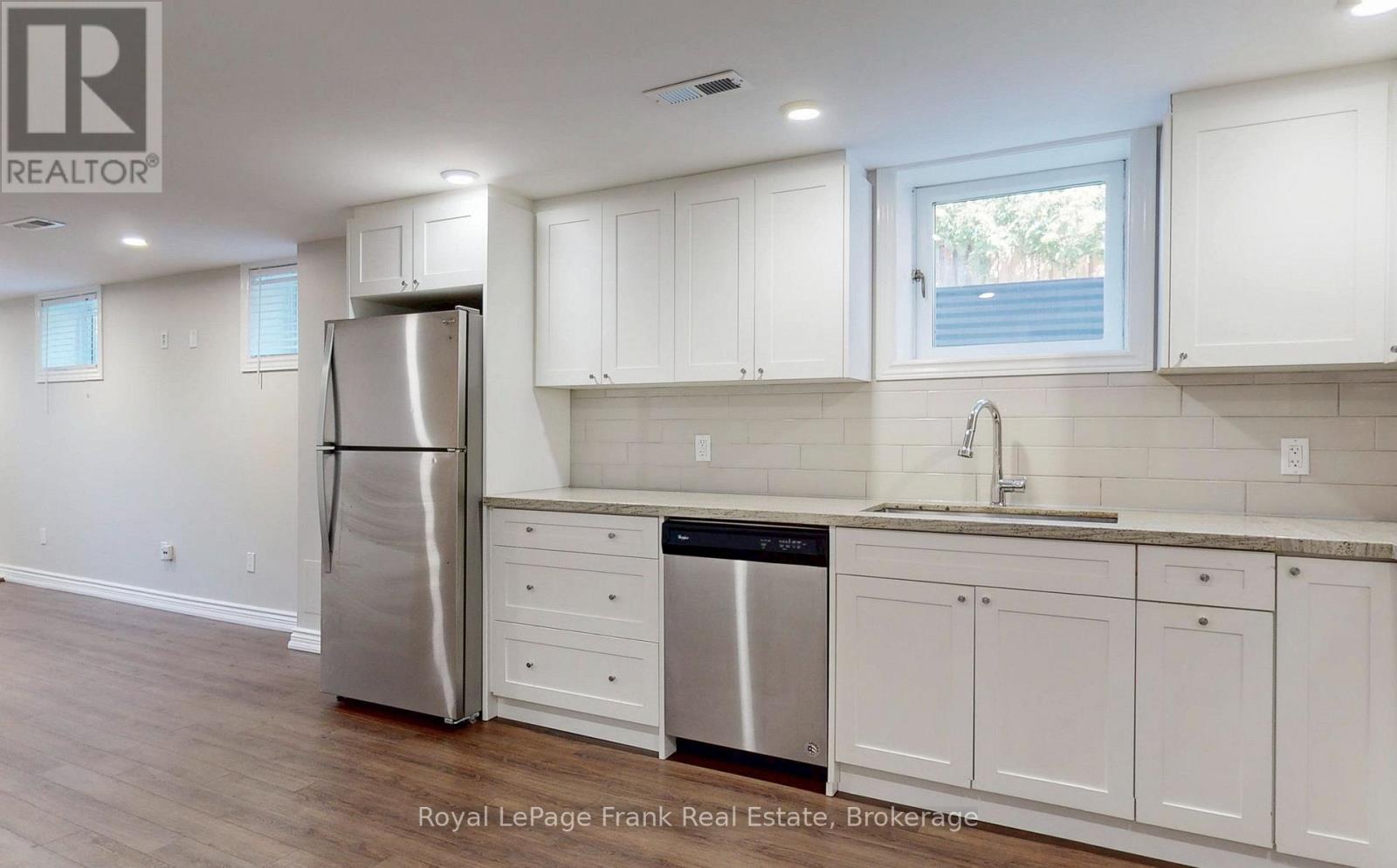121 LABRADOR DRIVE - Image 32