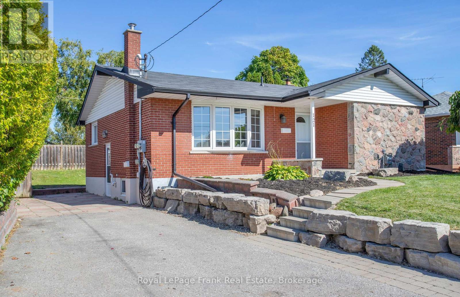 121 LABRADOR DRIVE - 5