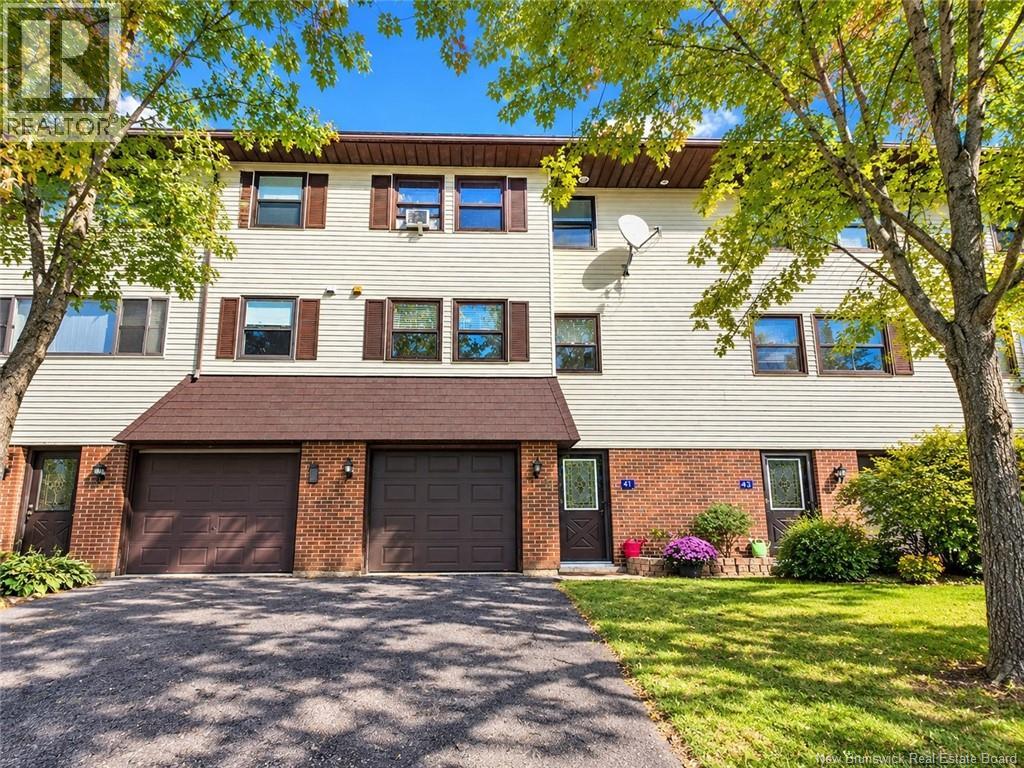 Property for sale at 41 Hillsview Crescent