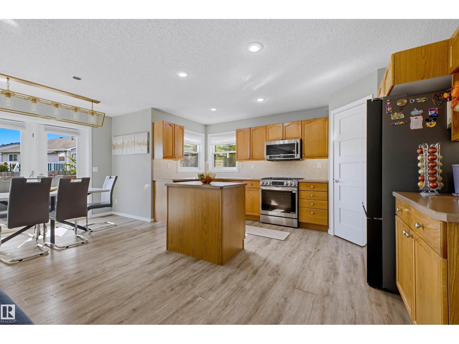 8903 176 AV NW - 11
