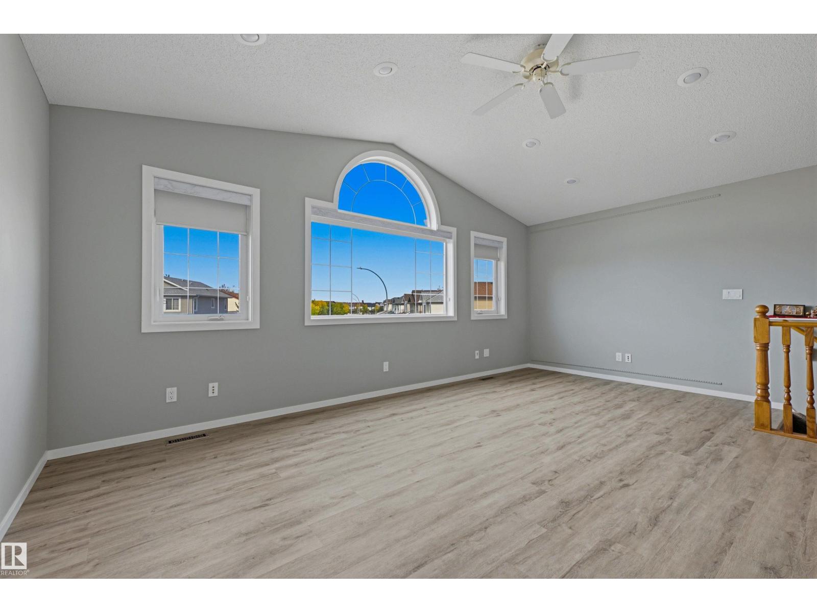 8903 176 AV NW - 20