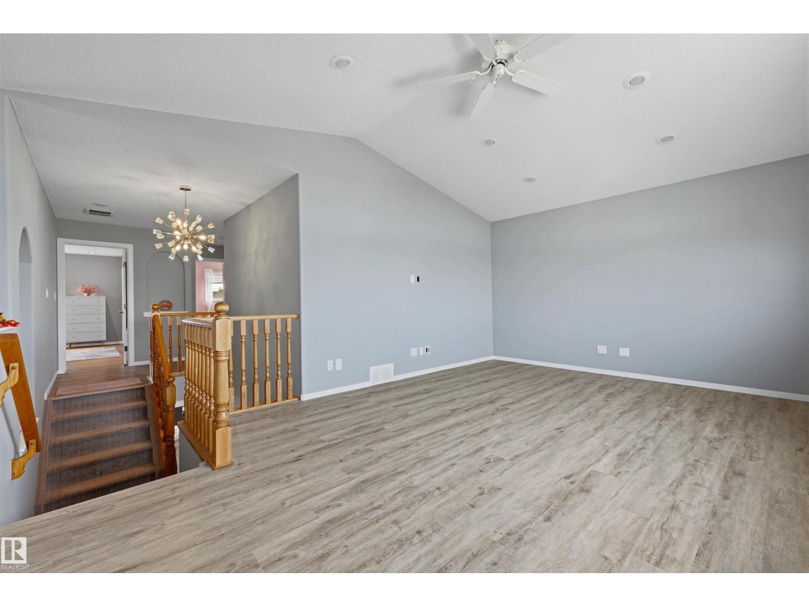 8903 176 AV NW - 21