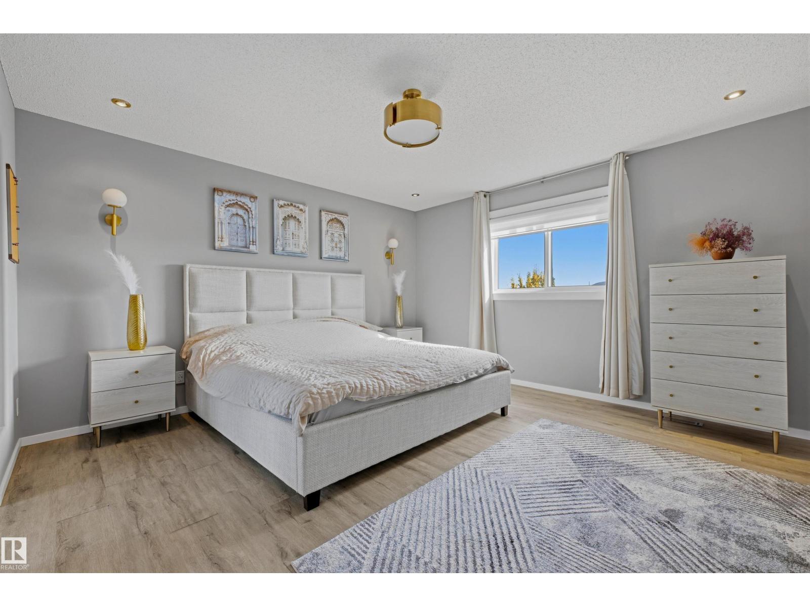 8903 176 AV NW - 22
