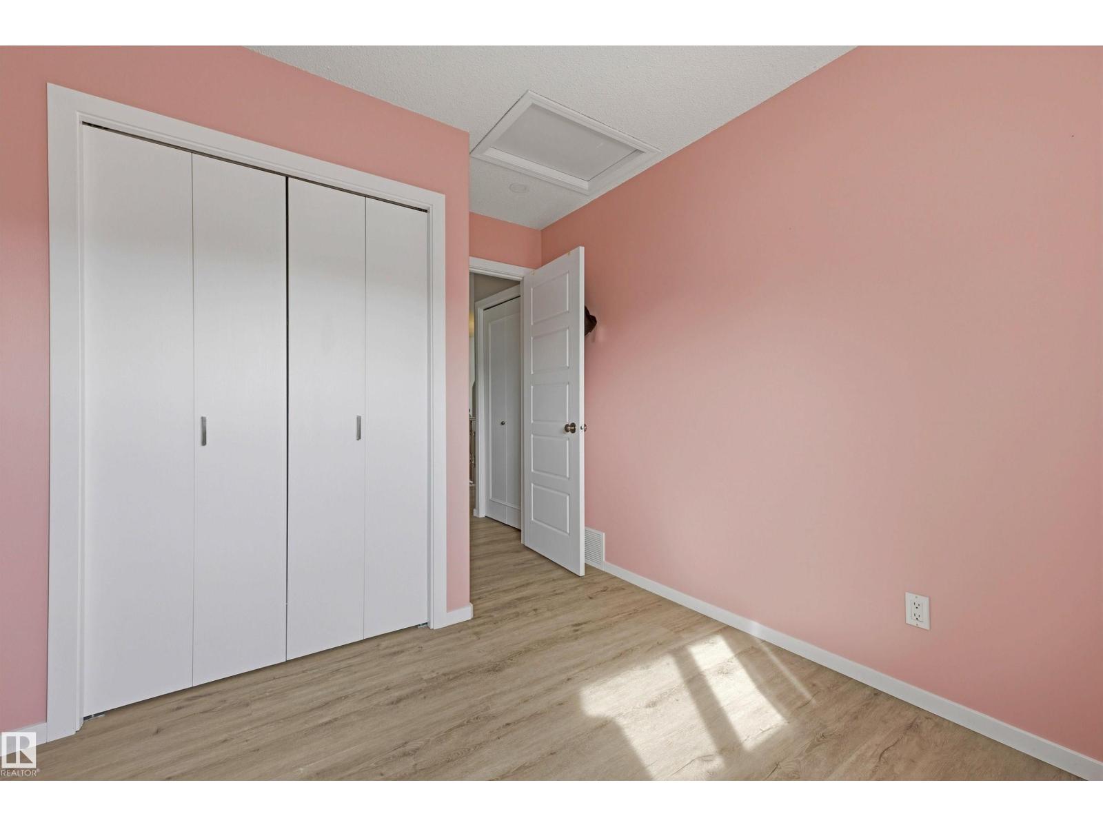 8903 176 AV NW - 30