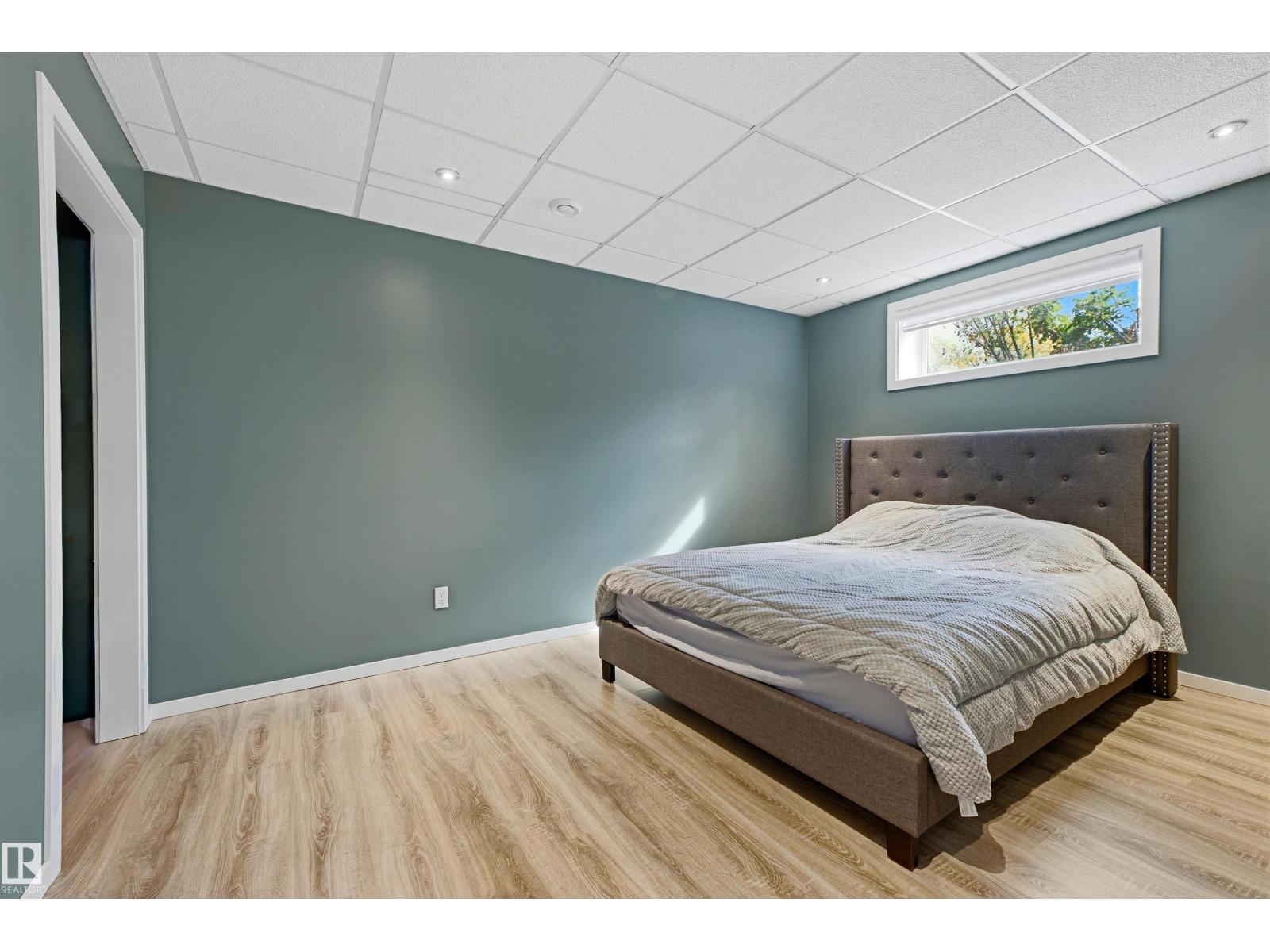 8903 176 AV NW - 32