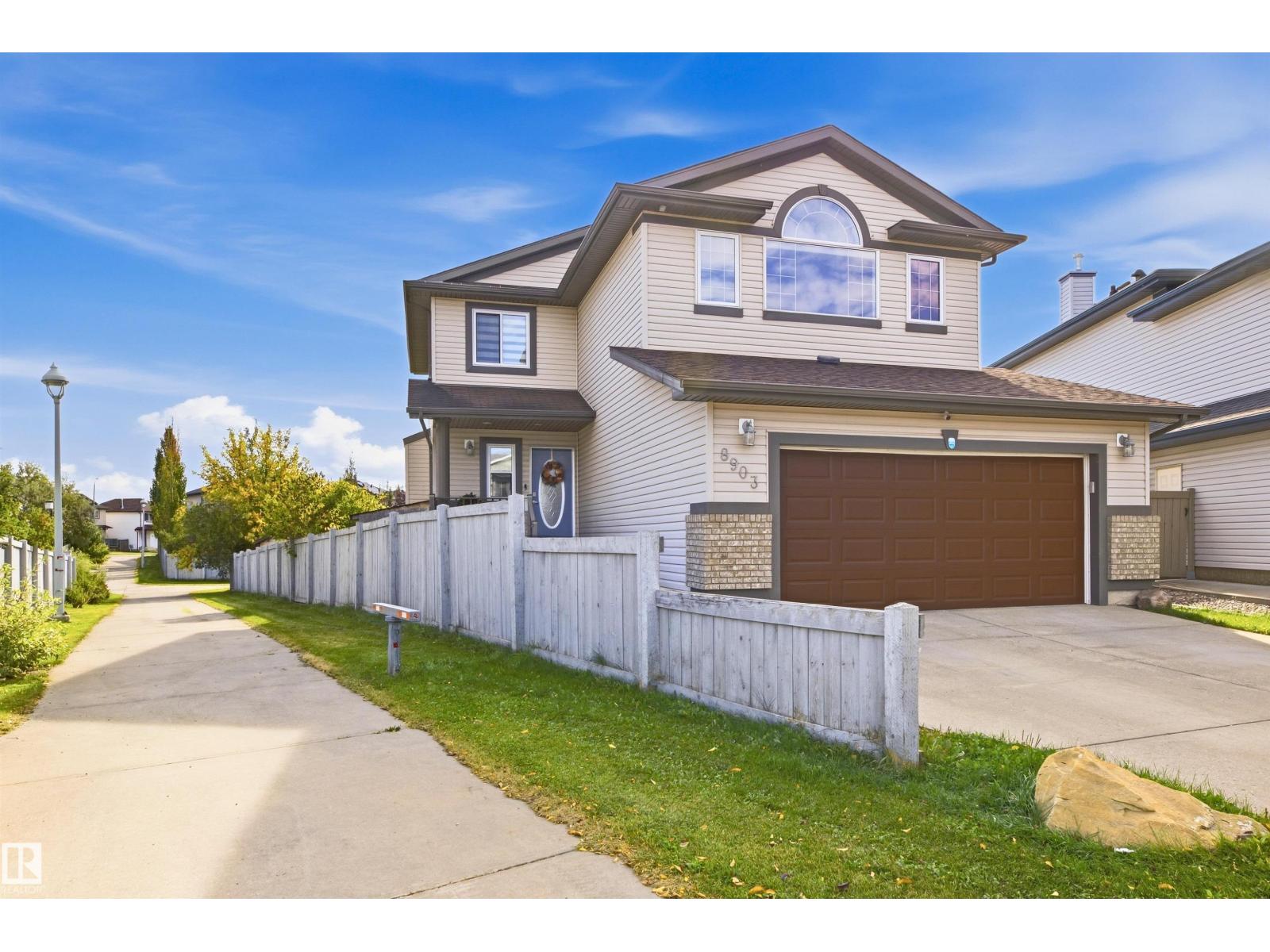 8903 176 AV NW - 39