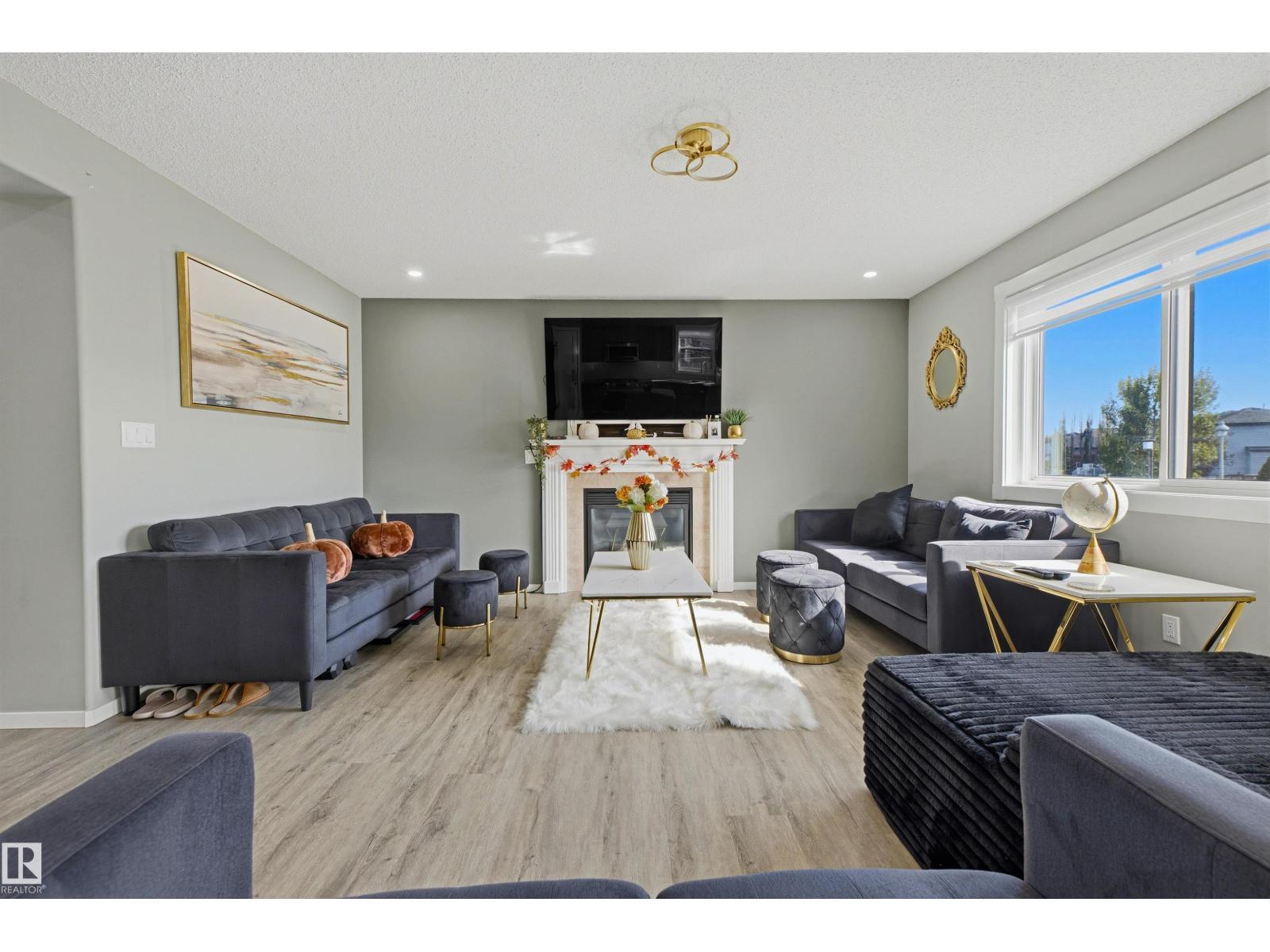 8903 176 AV NW - 9
