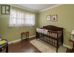 Bathroom - 18 Oak Street, Barrie, ON L4M3V2 Photo 9