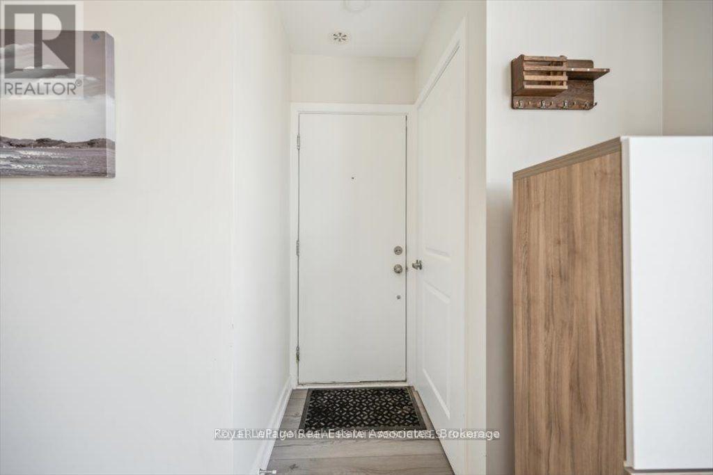Photo of 204 - 3058 SIXTH LINE