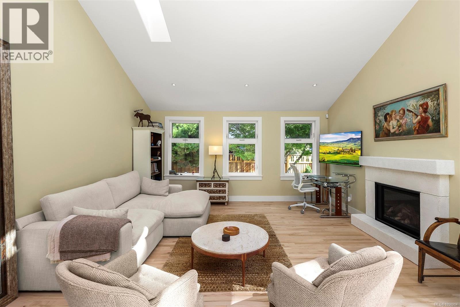 164 Crescent Rd E - 6