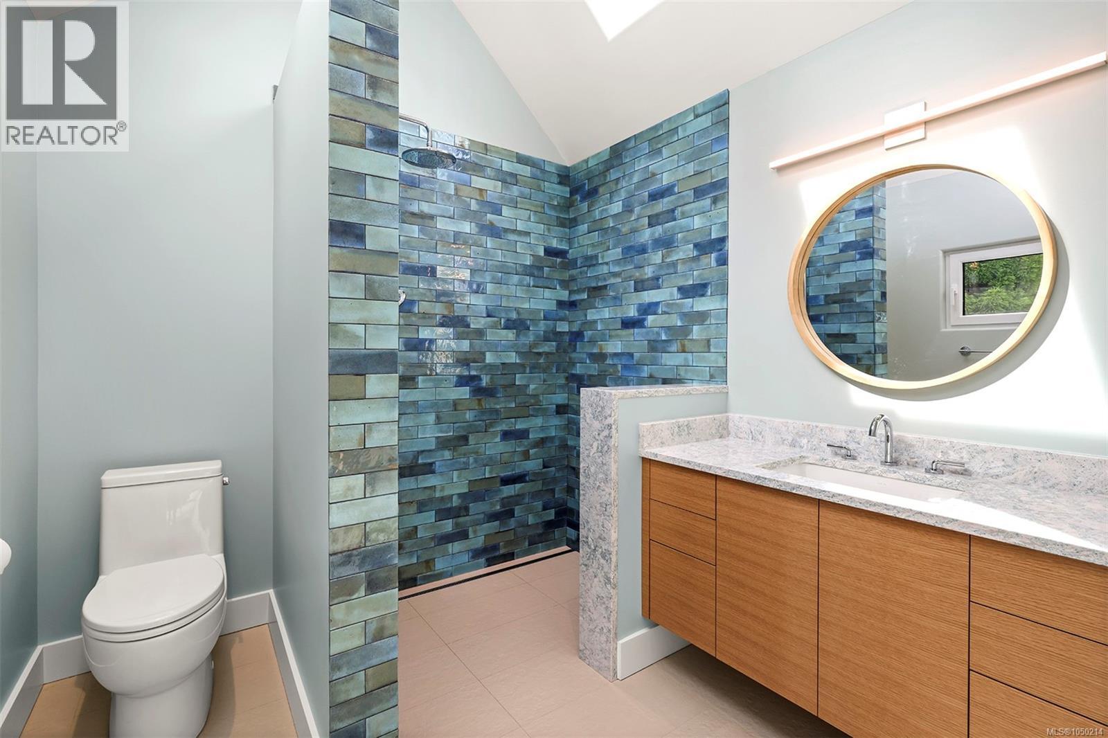 164 Crescent Rd E, Qualicum Beach