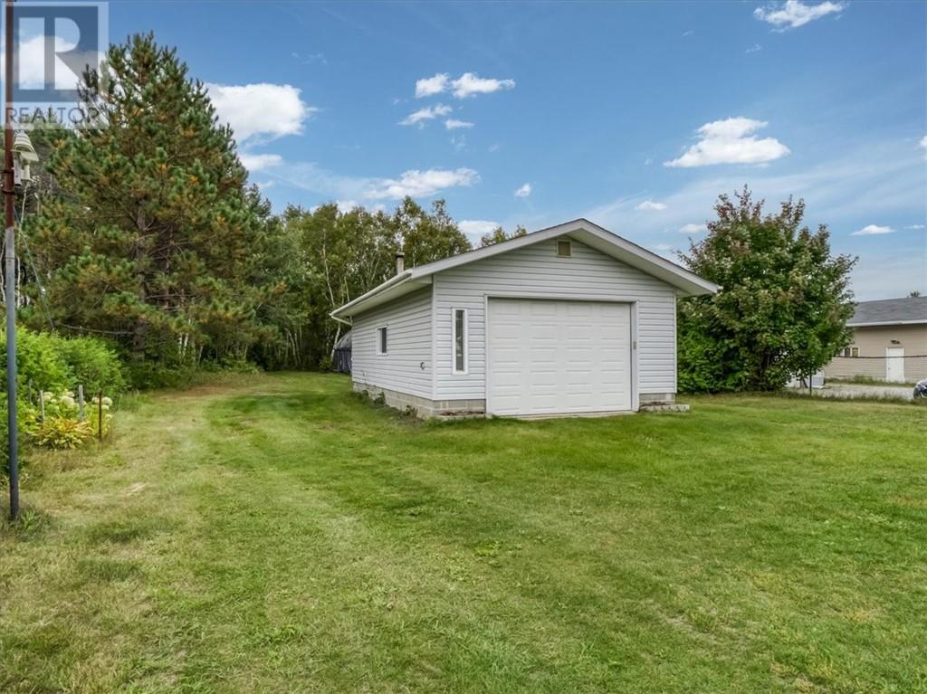 2650 Falconbridge Highway - 21