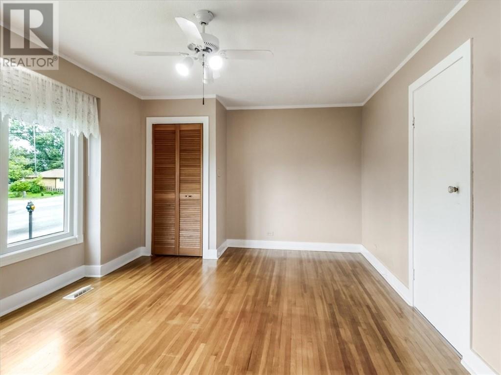 2650 Falconbridge Highway - 7