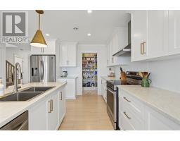 172 Lanark Drive thumbnail 15