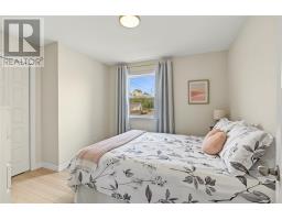 172 Lanark Drive thumbnail 23