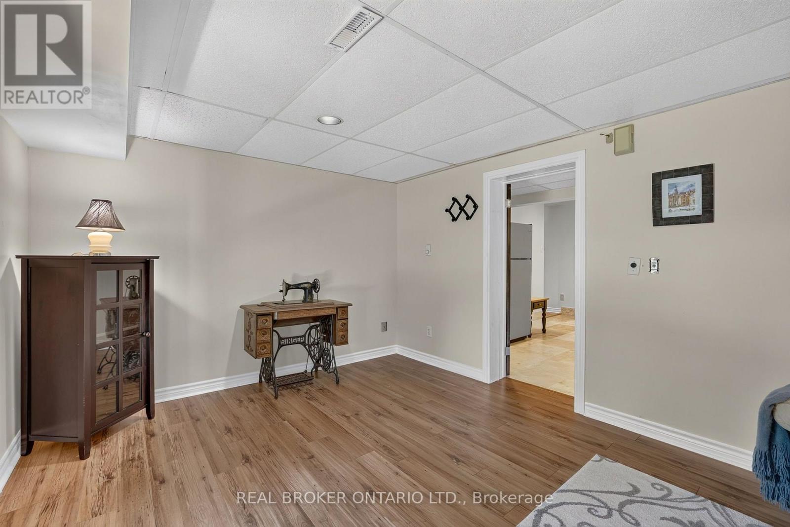 20417 CENTRE STREET - Image 35