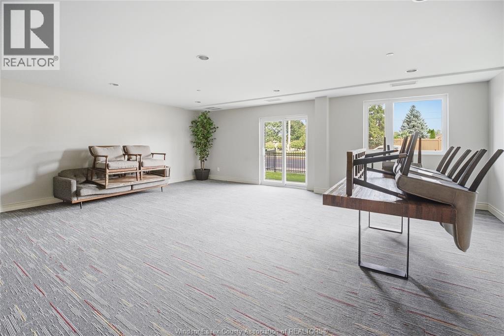 #404 1675 Banwell ROAD - 10