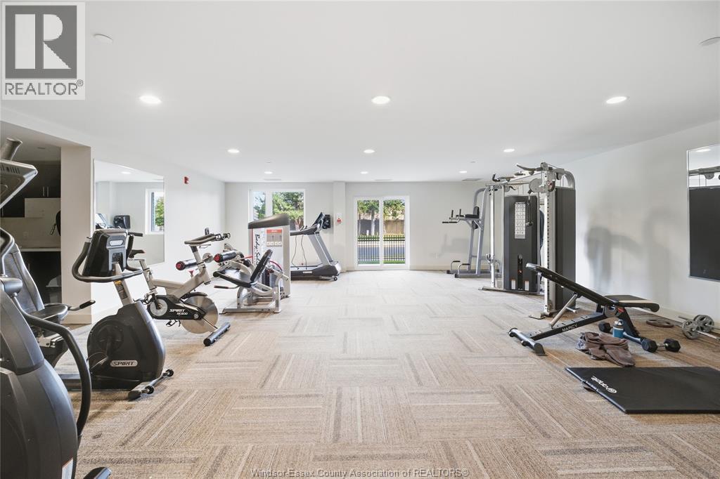 #404 1675 Banwell ROAD - 11