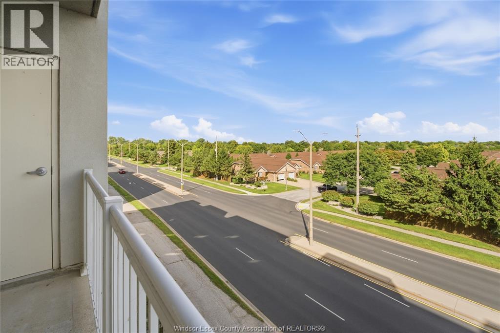 #404 1675 Banwell ROAD - 12