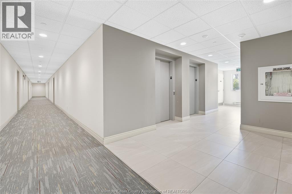 #404 1675 Banwell ROAD - 2