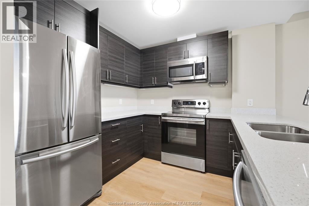 #404 1675 Banwell ROAD - 3