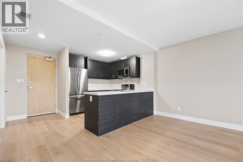 #404 1675 Banwell ROAD - 4