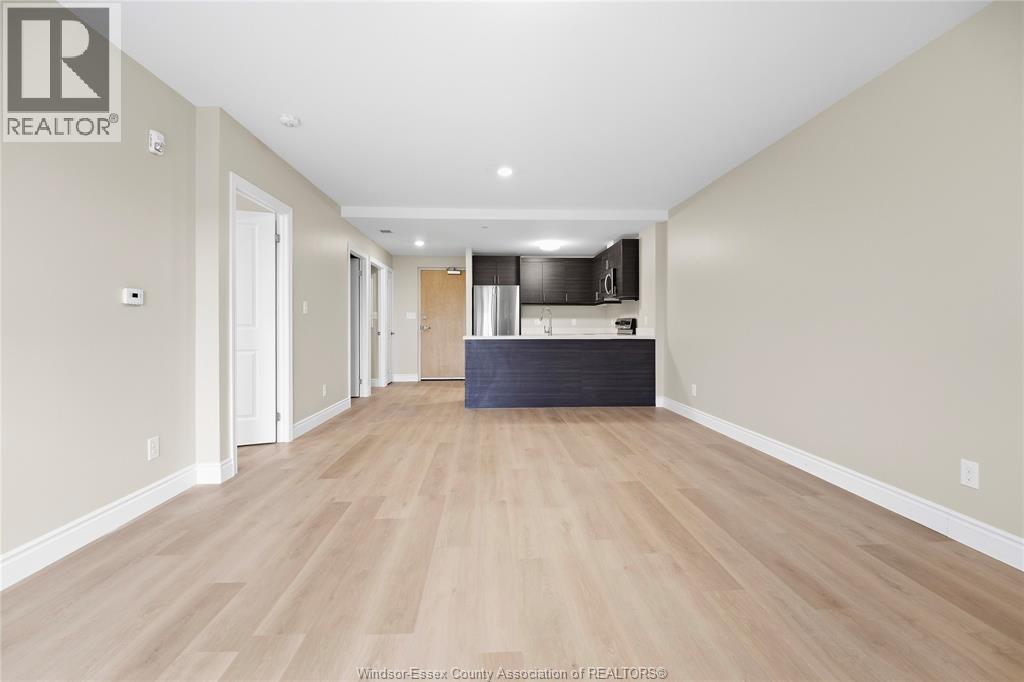 #404 1675 Banwell ROAD - 5