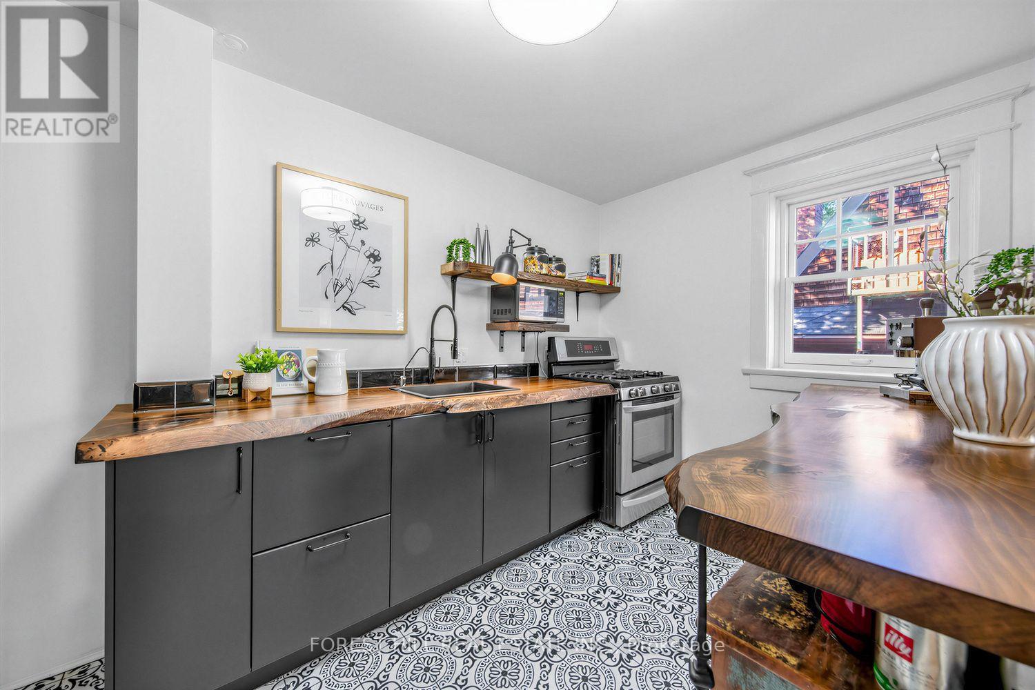 #6 68 KENDAL AVENUE - 14
