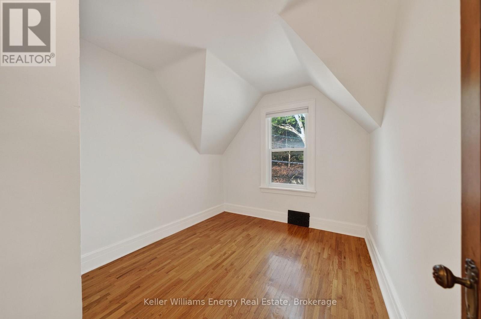 3 DOWNES AVENUE - 32