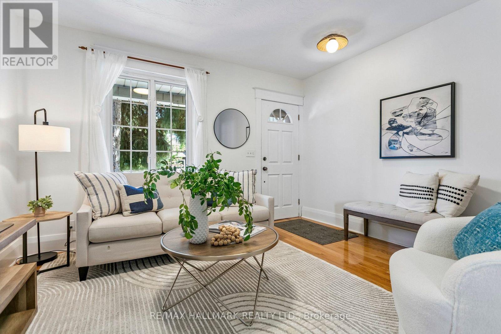 Photo of 8 HILLINGDON AVENUE
