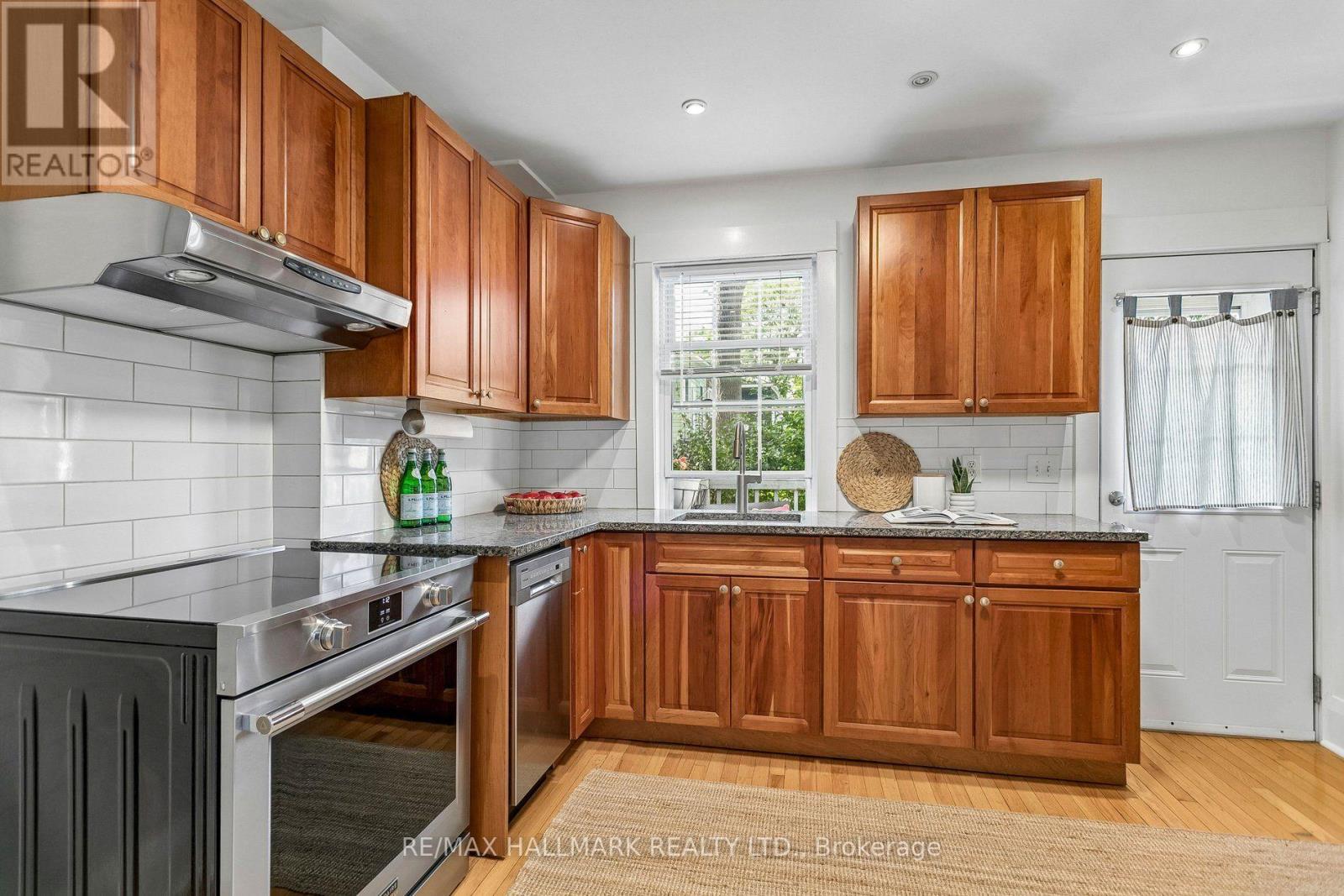 Photo of 8 HILLINGDON AVENUE