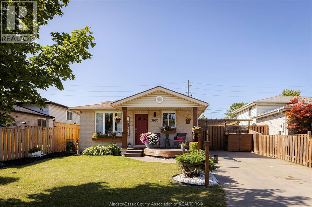 3985 ACORN CRESCENT - 32