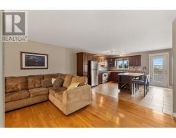 86 Hollyberry Drive thumbnail 8