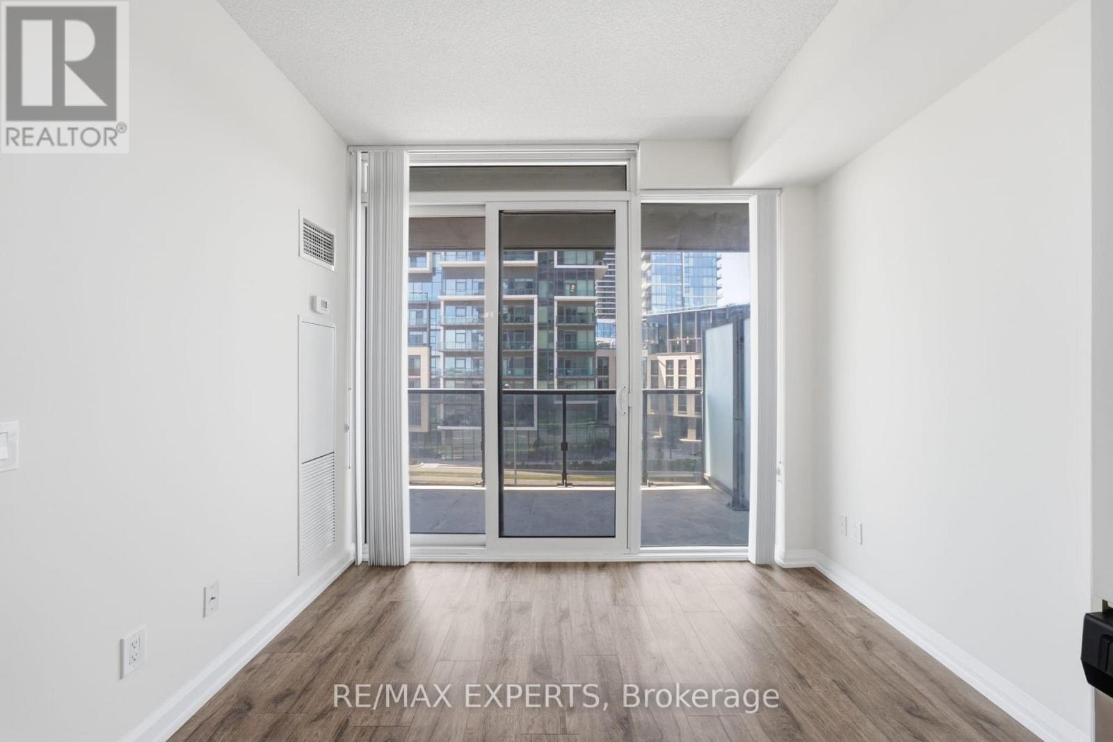 7895 Jane Street — photo 11
