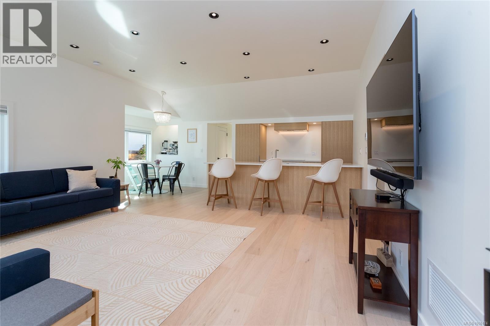 9646 Fifth St - 9