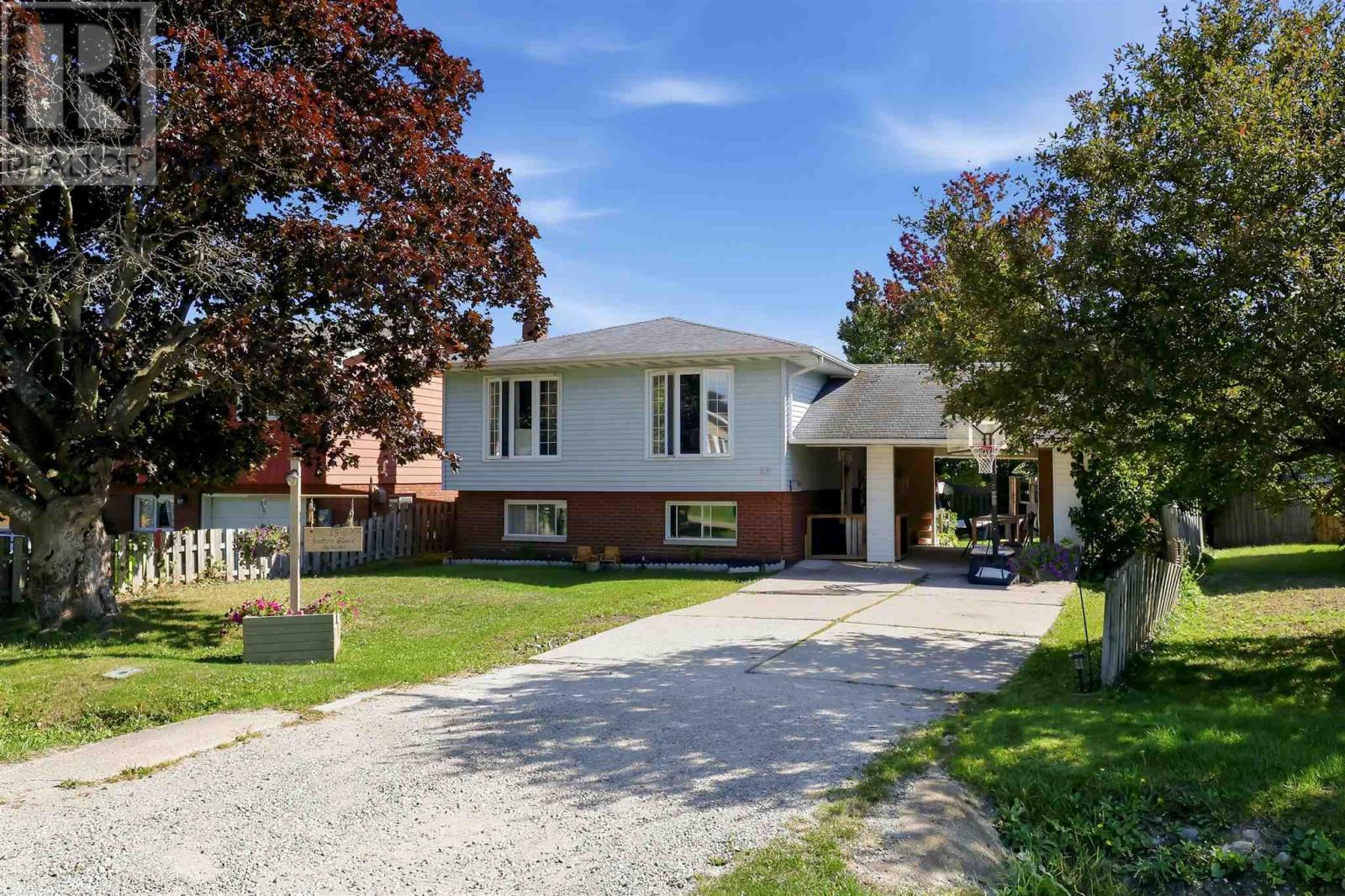 Property for sale at 15 Sutton PL