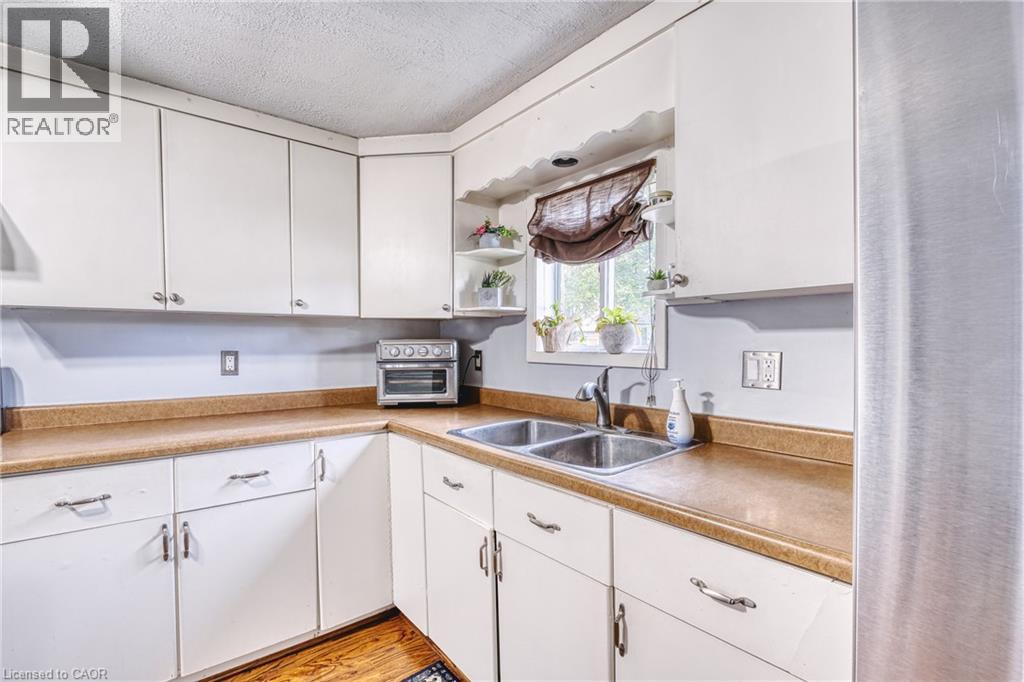 395 EDWARD Avenue N - 10