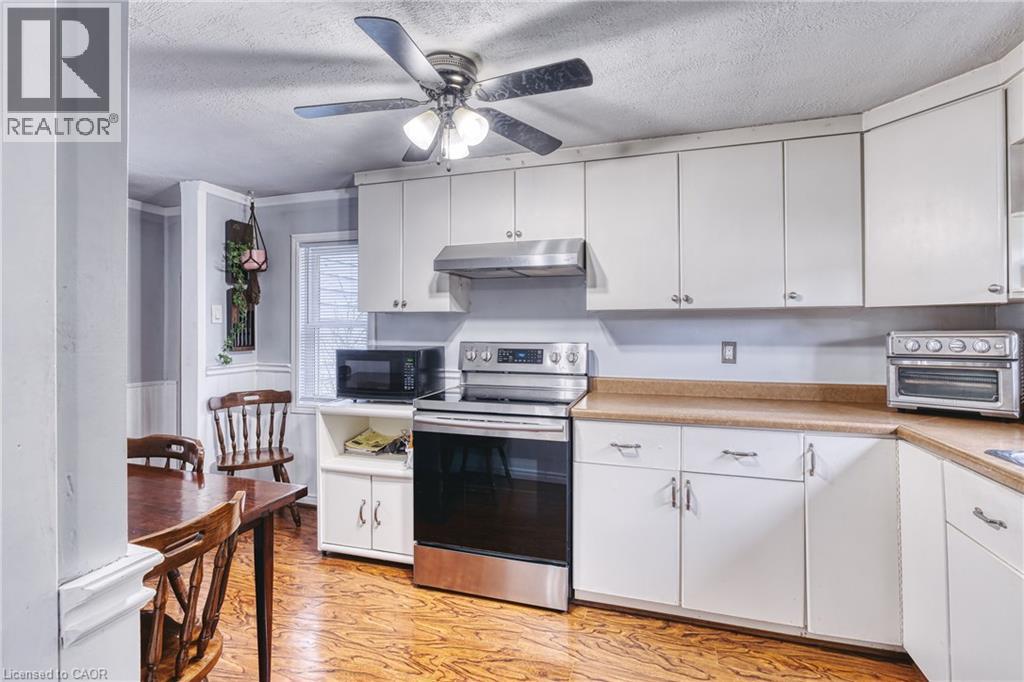 395 EDWARD Avenue N - 11