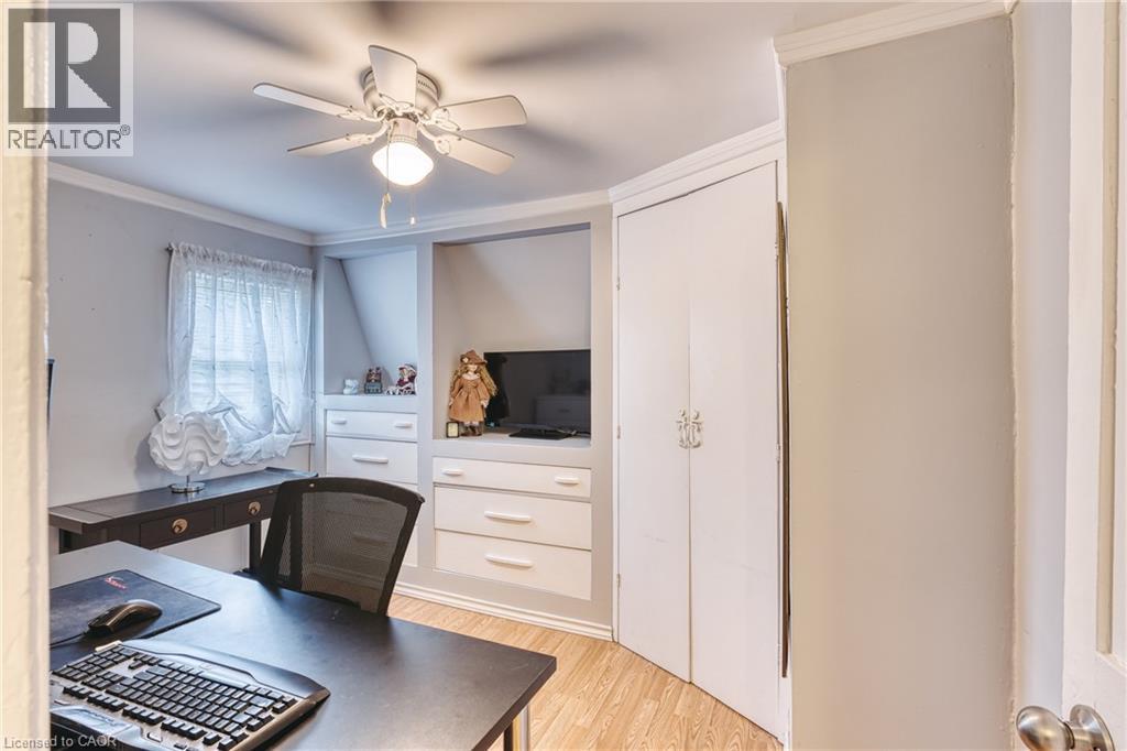 395 EDWARD Avenue N - Image 23