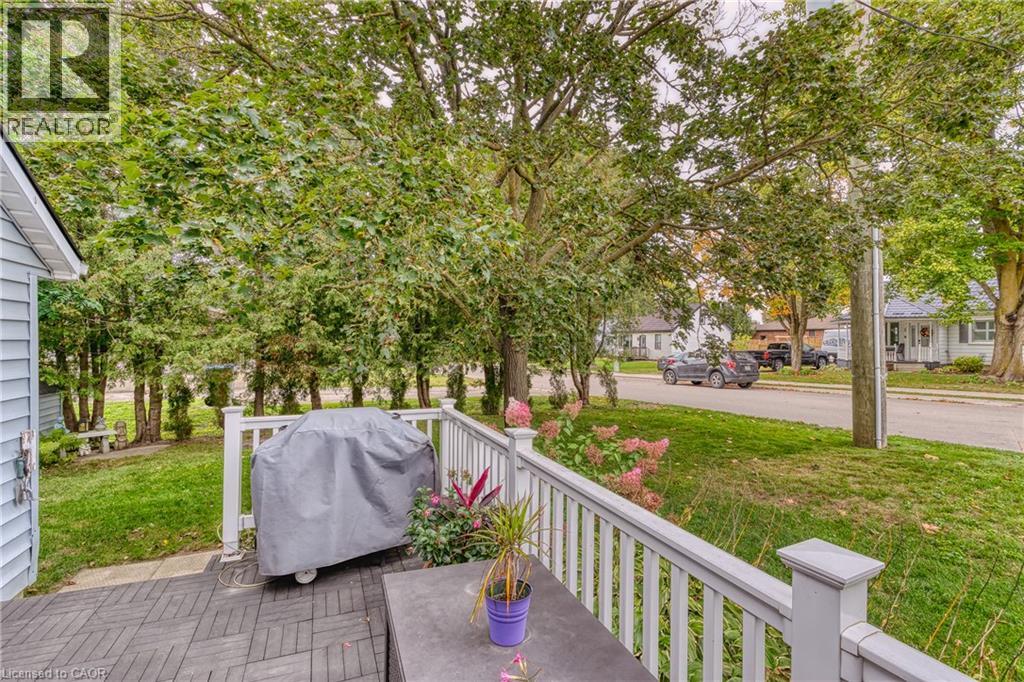 395 EDWARD Avenue N - Image 30