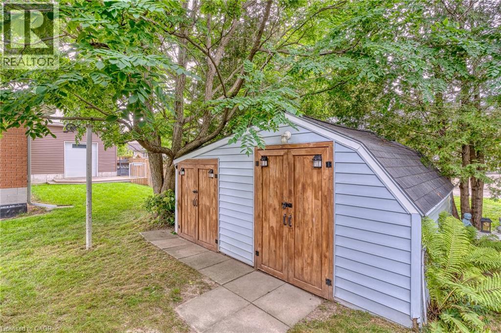 395 EDWARD Avenue N - Image 31