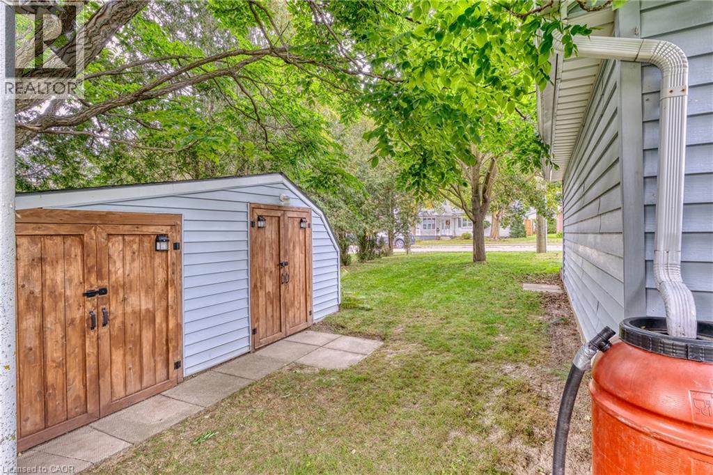 395 EDWARD Avenue N - Image 33